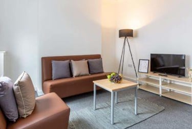 Room in Three Bed Apartment - Image 1