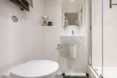 Deluxe Ensuite - Image 3