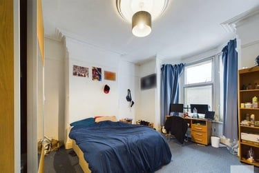 5 bed house, Gregory Boulevard, Hyson Green, Nottingham, NG76BG - Image 1