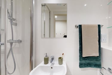 2 Bed Apartment - Image 4