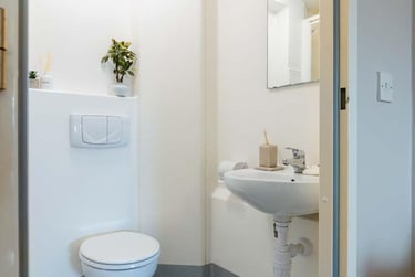 Silver En Suite at North Court, 1-82 North Road, Cathays, Cardiff, CF143BA - Image 6