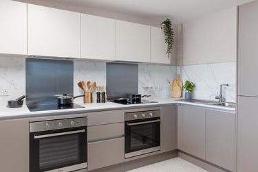 Gold En Suite - Image 10