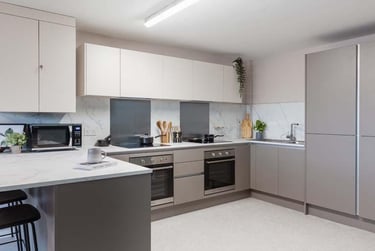 Gold En Suite - Image 11