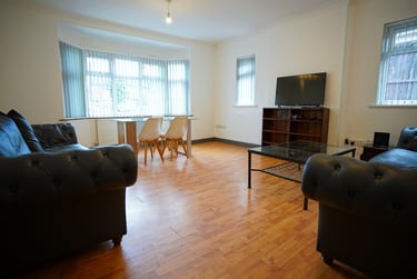6 bed house, Forest Road, City Centre, Loughborough, LE113NW - Image 2