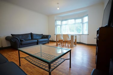 6 bed house, Forest Road, City Centre, Loughborough, LE113NW - Image 1