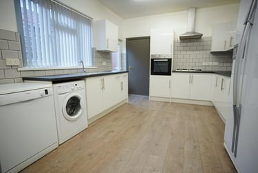 6 bed house, Forest Road, City Centre, Loughborough, LE113NW - Image 3