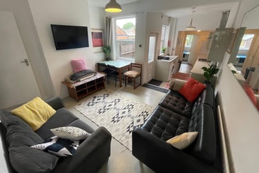 4 bed house, Edward Street, City Centre, Loughborough, LE111QF - Image 1