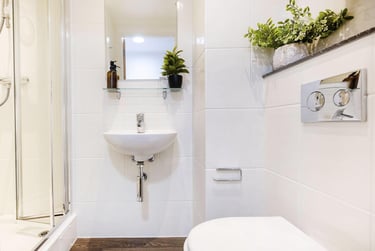 Silver Ensuite at The Elements, Bramall Lane, City Centre, Sheffield, S24FQ - Image 6