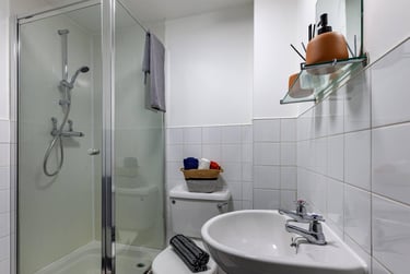 Standard Ensuite - Image 4