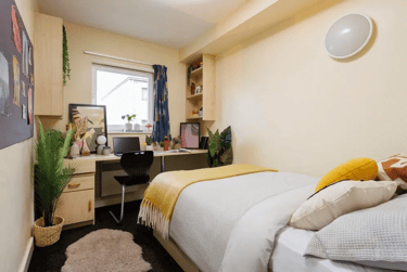Basic Ensuite at Curzon House, Curzon Street,, City Centre, Nottingham, NG31DJ - Image 2