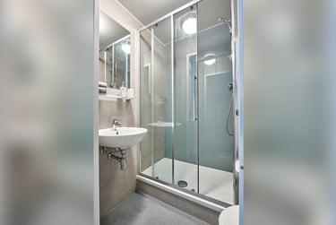 Standard Ensuite at Selly Oak Court, Elliott Road, Selly Oak, Birmingham, B296LA - Image 5