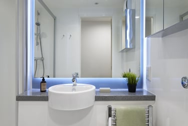 Gold En-suite at Sharman Court, Broad Lane, City Centre, Sheffield, S14FA - Image 2