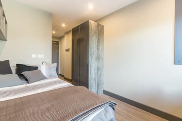 *Promo* 7 Bed Cluster En-suite at Lumya Living, Capital Quarter, City Centre, Cardiff, CF104BZ - Image 2