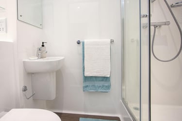 Luxury Studio - Sea View at Crown House, Regents Hill, Seven Dials, Brighton, BN13ED - Image 4