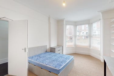 8 bed house, Seely Road, Radford, Nottingham, NG71NU - Image 1