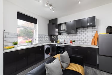 2 bed house, Lucas Street, Rampart Road, Leeds, LS62JD - Image 2
