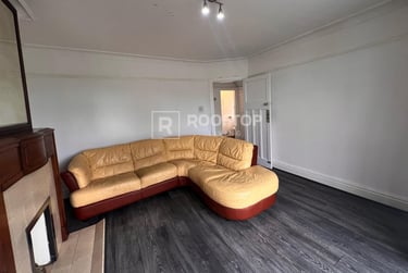 3 bed house, Dennistead Crescent, Headingley, Leeds, LS63PU - Image 1