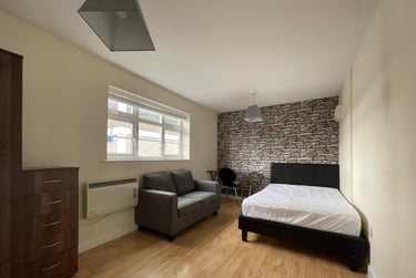 1 bed house, Market Street, City Centre, Loughborough, LE113ER - Image 1