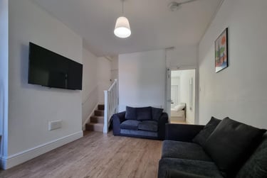 5 bed house, Rosebery Street, City Centre, Loughborough, LE115DX - Image 2