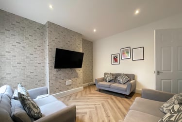 6 bed house, York Road, City Centre, Loughborough, LE113DA - Image 1