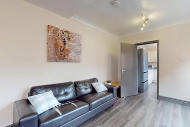 6 bed house, Royland Road, City Centre, Loughborough, LE112EH - Image 2