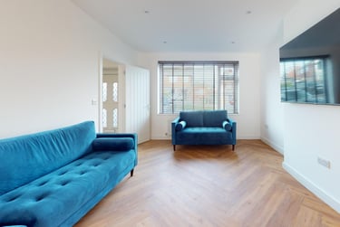 6 bed house, Derwent Drive, City Centre, Loughborough, LE113RJ - Image 2