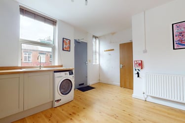 2 bed house, Village Avenue, Burley, Leeds, LS42NX - Image 5