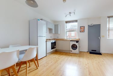 2 bed house, Village Avenue, Burley, Leeds, LS42NX - Image 6
