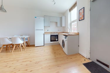 2 bed house, Village Avenue, Burley, Leeds, LS42NX - Image 12