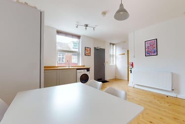 2 bed house, Village Avenue, Burley, Leeds, LS42NX - Image 13