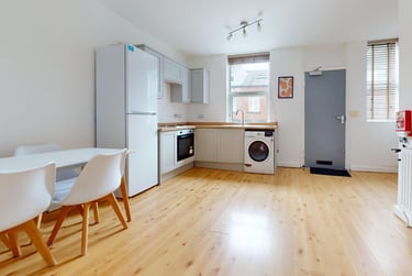 2 bed house, Village Avenue, Burley, Leeds, LS42NX - Image 14