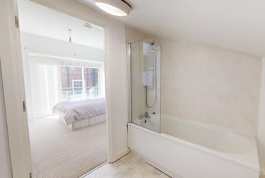 4 bed house, Yalta Court, Woodhouse, Leeds, LS29AG - Image 3