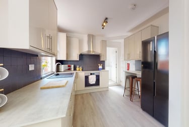 5 bed house, Forest Road, City Centre, Loughborough, LE113NP - Image 1
