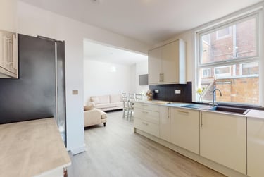 5 bed house, Forest Road, City Centre, Loughborough, LE113NP - Image 3