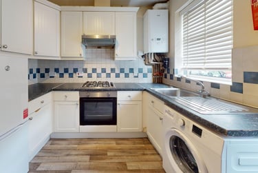 4 bed house, Carlton Close, City Centre, Loughborough, LE115DY - Image 1