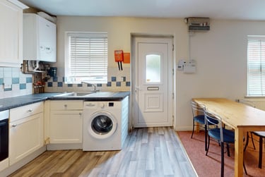 4 bed house, Carlton Close, City Centre, Loughborough, LE115DY - Image 2