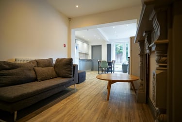 5 bed house, Chestnut Street, City Centre, Loughborough, LE113BE - Image 1