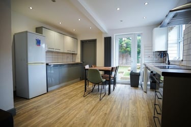 5 bed house, Chestnut Street, City Centre, Loughborough, LE113BE - Image 2
