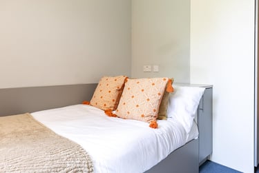 Classic Ensuite - Image 13