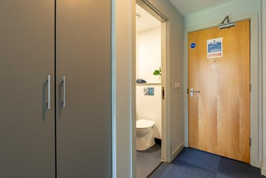 Classic Ensuite - Image 16