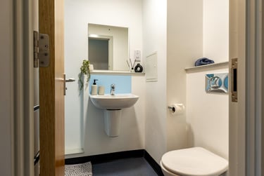 Classic Ensuite - Image 17