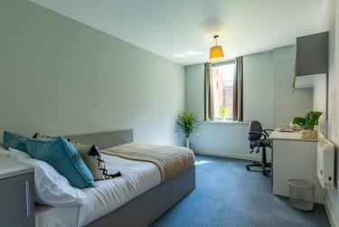 Gold Ensuite - Image 2