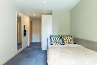 Gold Ensuite - Image 8