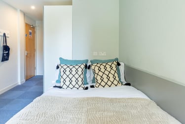 Gold Ensuite - Image 10
