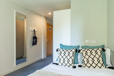 Gold Ensuite - Image 12