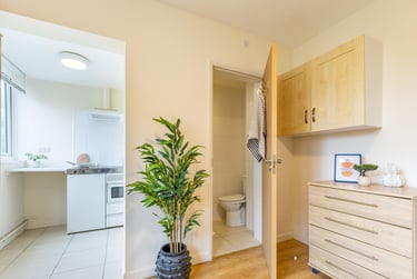 Large Studio at Brooke Hall, 17 Flodden Road, Lambeth, London, SE59LH - Image 2