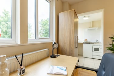 Large Studio at Brooke Hall, 17 Flodden Road, Lambeth, London, SE59LH - Image 3