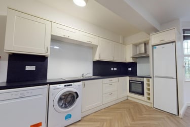 9 bed house, Moorland Avenue, Hyde Park, Leeds, LS61AP - Image 4