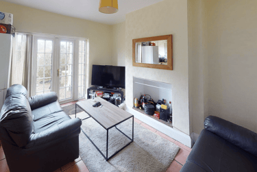 3 bed house, Oaklands Avenue, City Centre, Loughborough, LE113JF - Image 2