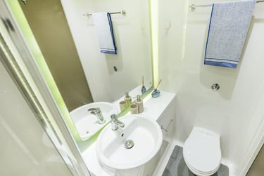 Platinum Two Bed Apartment at Foundry Courtyard, 214 Kennedy Street, Glasgow Caledonian University, Glasgow, G40DB - Image 2
